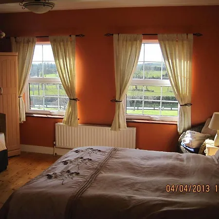 Ashbrook House Bed & Breakfast 3*